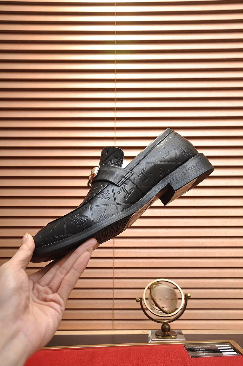 Men's shoes💰480💶[HERMES] (sheepskin lining)🍀Italian top luxury🍀He does not pursue novel styles and gorgeous colors, but attracts the favor of successful men with his flawless, elegant and classic style! This very, very comfortable, simple and stable style makes it easy to match any style! The pattern is absolutely 1:1 refined from the original case, and we strive for excellence in materials, imported cowhide + cowhide lining💪💪💪extraordinary texture👍! .Black brown code number: 38 to 45 (45 customized)